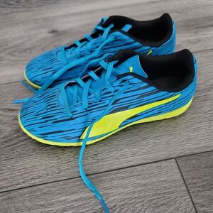 Boys indoor soccer shoes